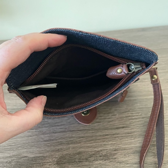 Adorable Lucky Brand wristlet / wallet - Picture 4 of 11